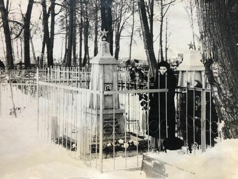 Файл:Подгорный М.В. кладбище Туговая гора, Ярославль, 1957 год.jpg